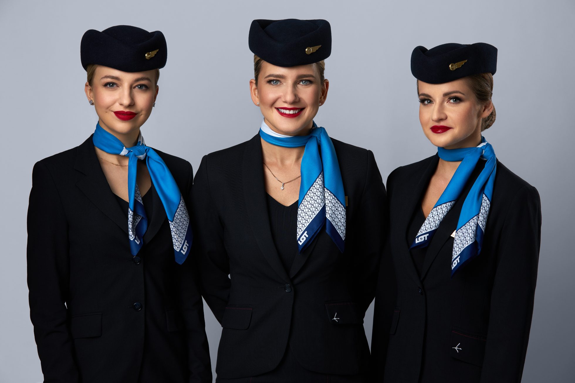 Personel pokładowy, uśmiechnięte stewardessy